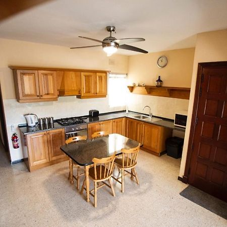 Apartment 5 Mins Away From The Beach. St. Paul's Bay Exterior foto